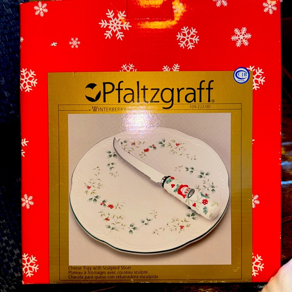 Pfaltzgraff WinterBerry Cheese Tray with Sculpted Slicer